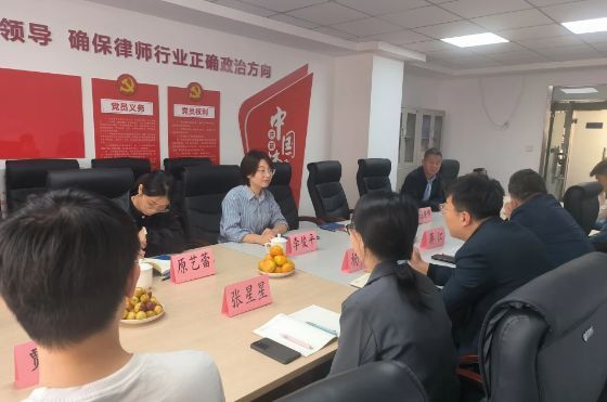 醫(yī)藥衛(wèi)生法律專業(yè)委員會主任李俊平、副主任柴查理、李廣成、王曉博及委員會秘書長原藝蕾等核心成員