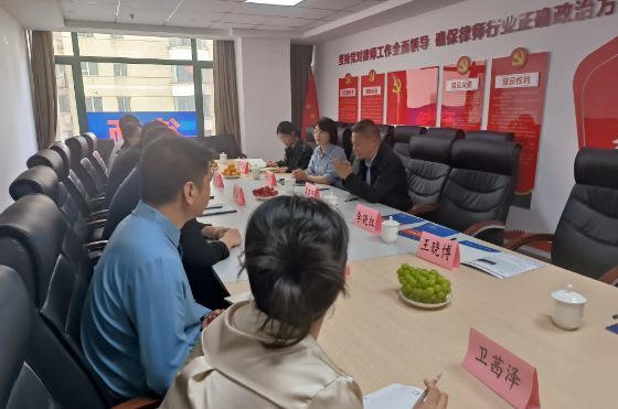 醫(yī)藥衛(wèi)生法律專業(yè)委員會主任李俊平、副主任柴查理、李廣成、王曉博及委員會秘書長原藝蕾等核心成員